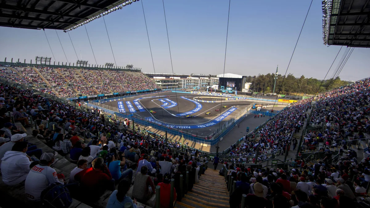 2016 Formula E Mexico City ePrix crowd