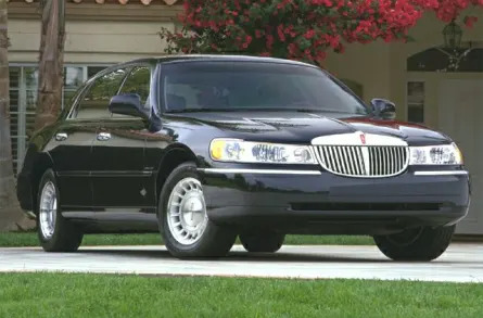 2000 Lincoln Town Car Signature 4dr Sedan
