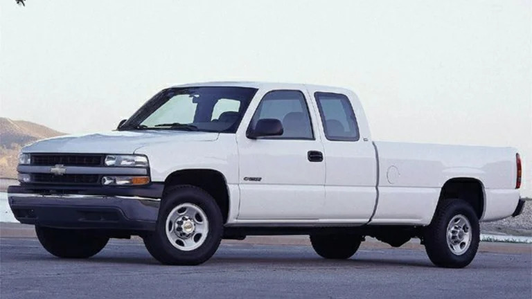 2000 Chevrolet Silverado 2500 Base 3dr 4x2 Extended Cab 8 ft. box 157.5 in. WB