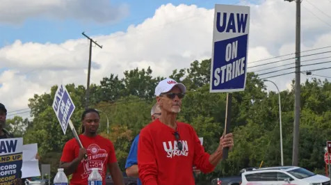 <h6><u>UAW strike: Michigan Assembly workers cheer, smile and hope to make history</u></h6>