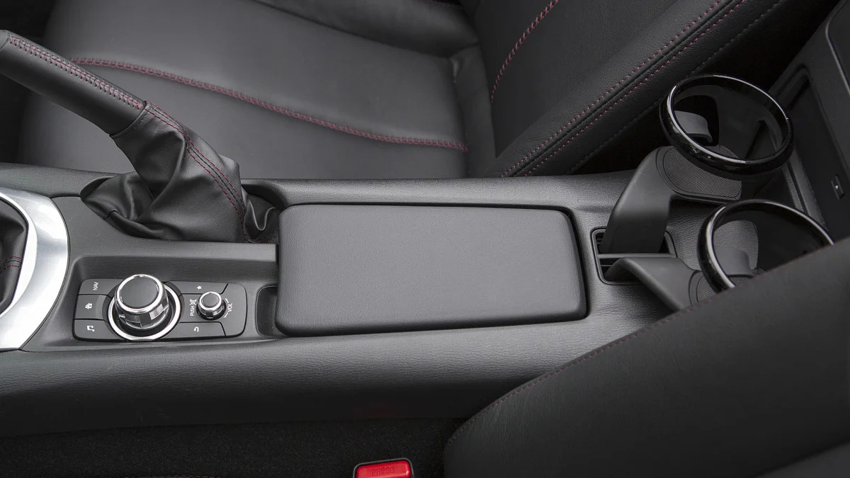 2016 Mazda MX-5 Miata center console