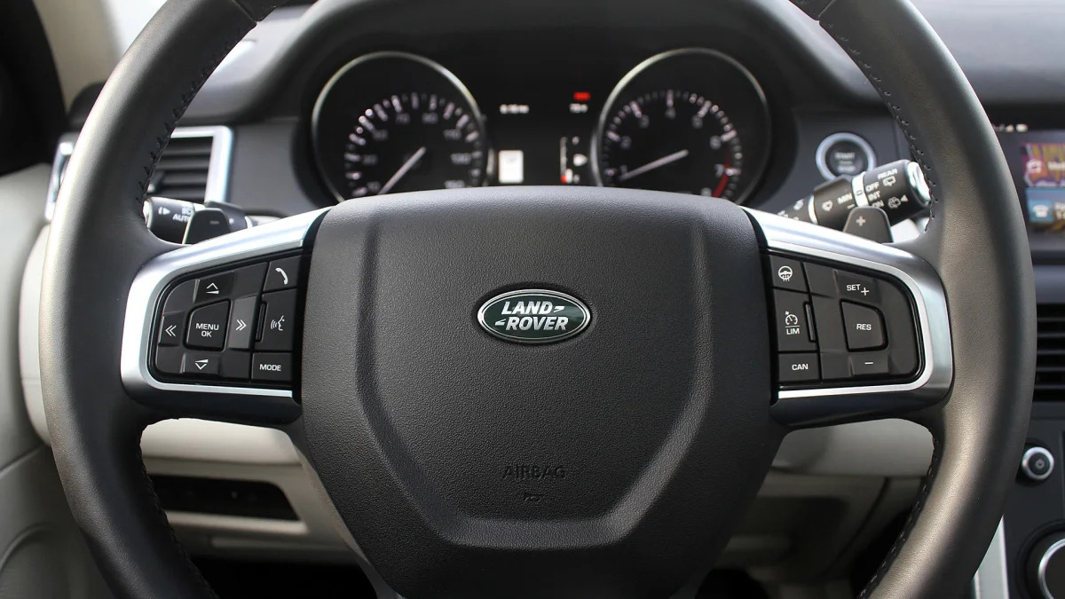 2015 Land Rover Discovery Sport steering wheel
