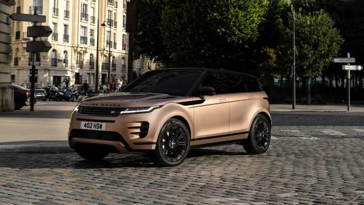 2024 Range Rover Evoque Review: Fashion for the city, skills for the country