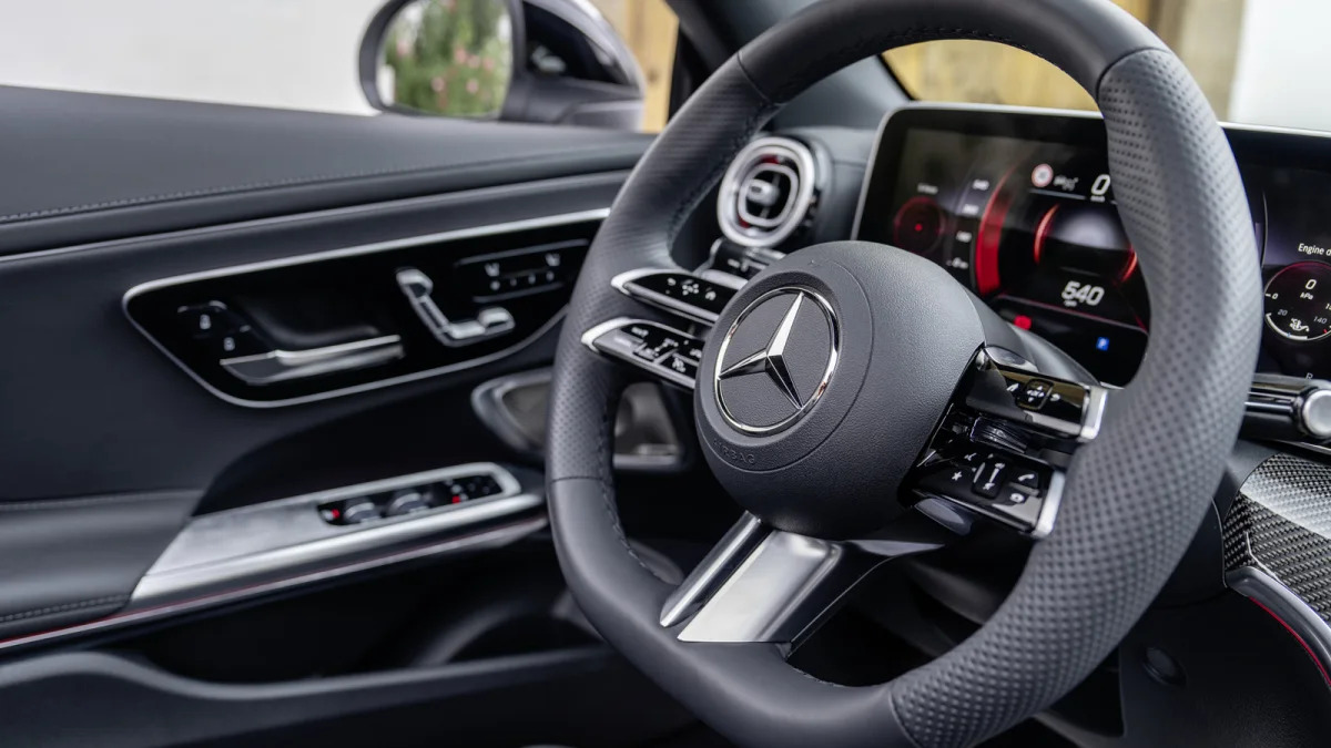 Mercedes-Benz CLE 450 Cabriolet steering wheel