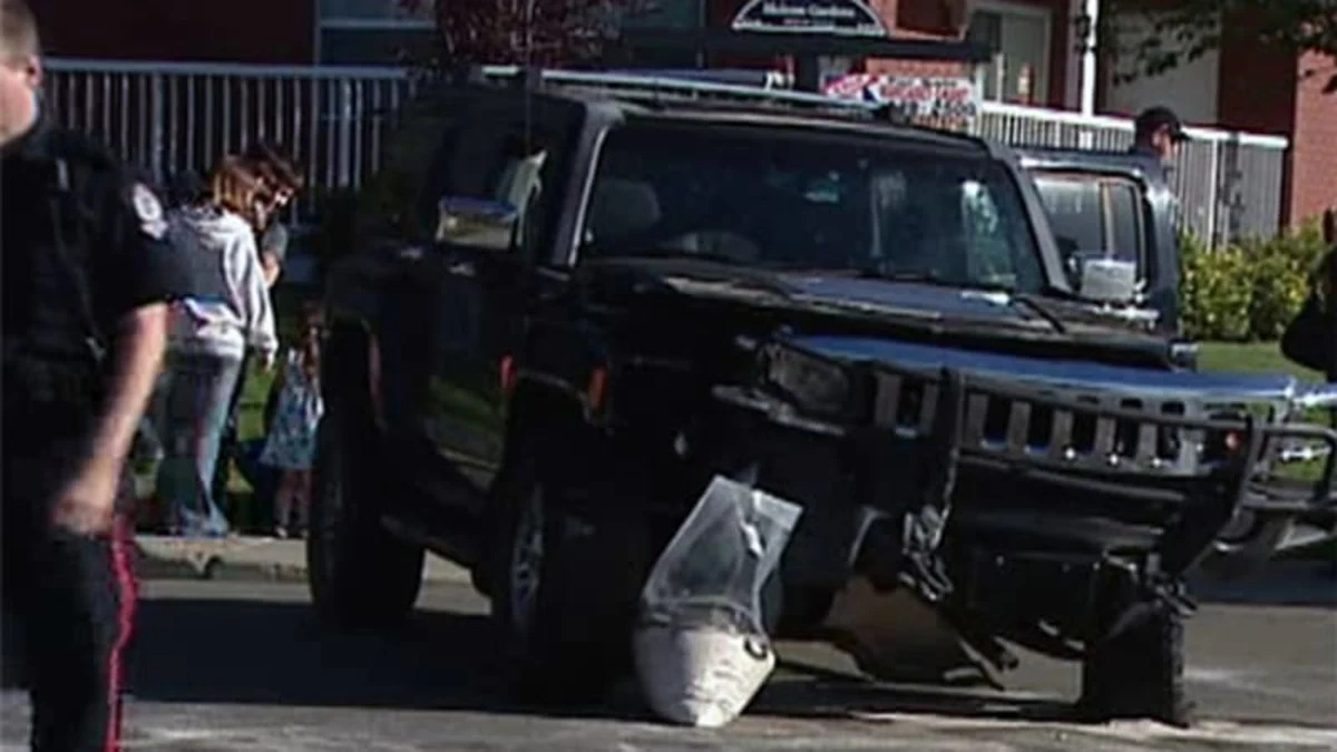 Canadian man saves four kids with Hummer [w/video]