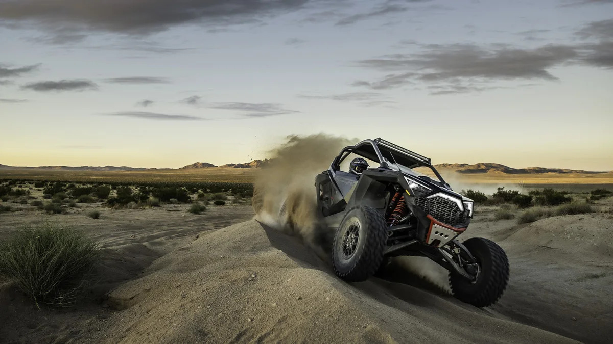 2022-rzr-pro-r-ultimate-stealth-black-image-riding_SIX6546_04092