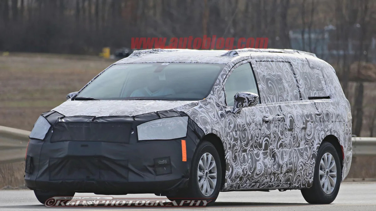 2017 chrysler town and country three quarters