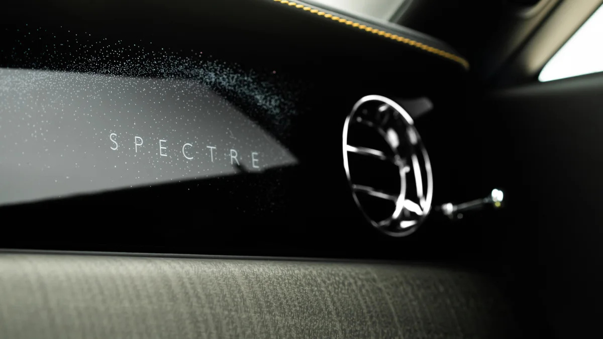 2024 Rolls-Royce Spectre in Imperial Jade dash trim detail