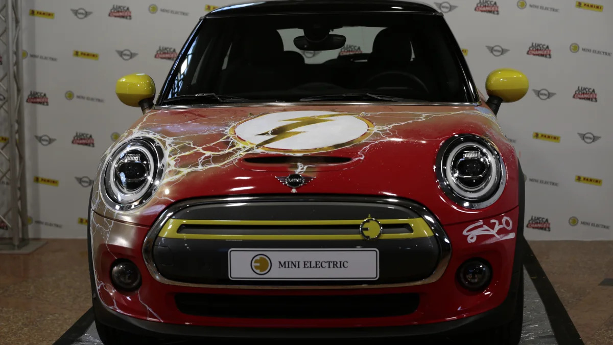 Mini SE art car The Flash-electriclucca-c