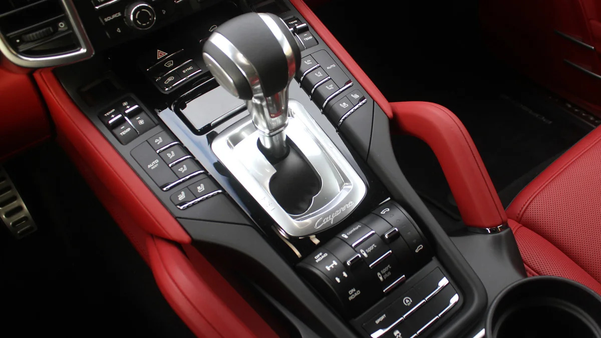 2015 Porsche Cayenne S center console
