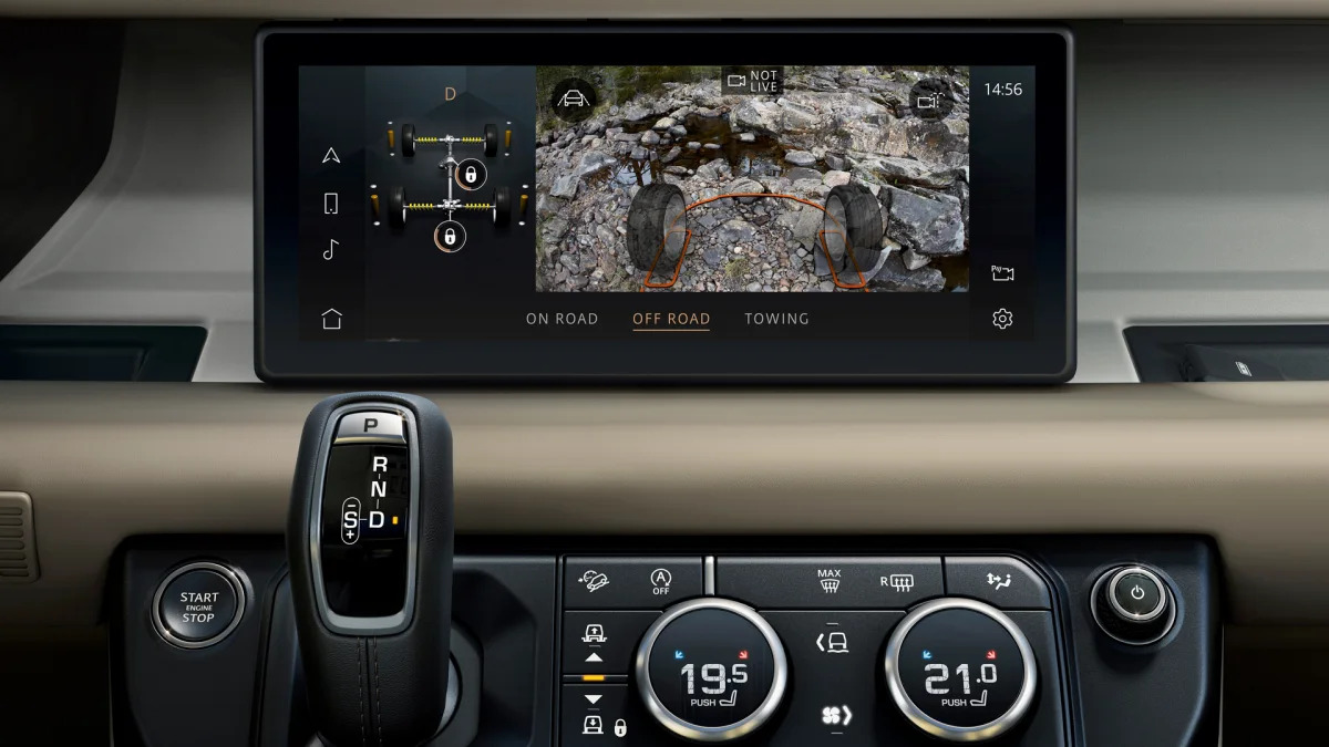 2020 Land Rover Defender 110 interior screen 7