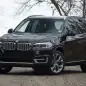 2016 BMW X5 xDrive40e front 3/4 view