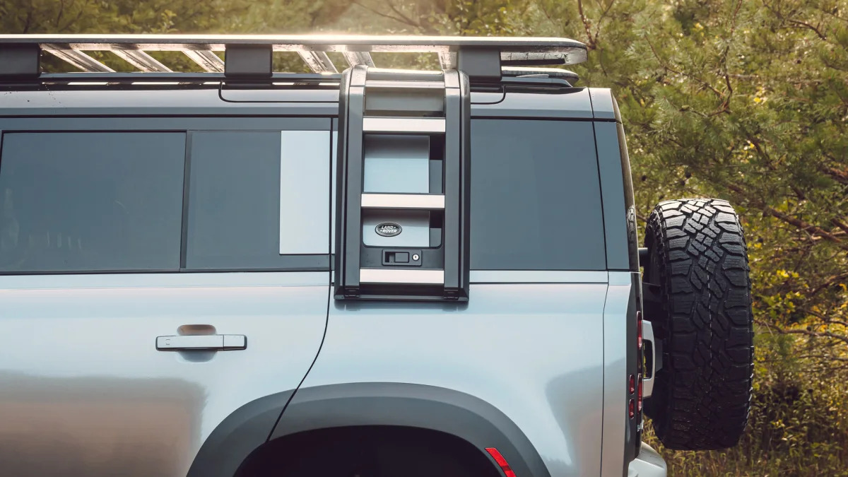2020 Land Rover Defender roof and quarter window accessories