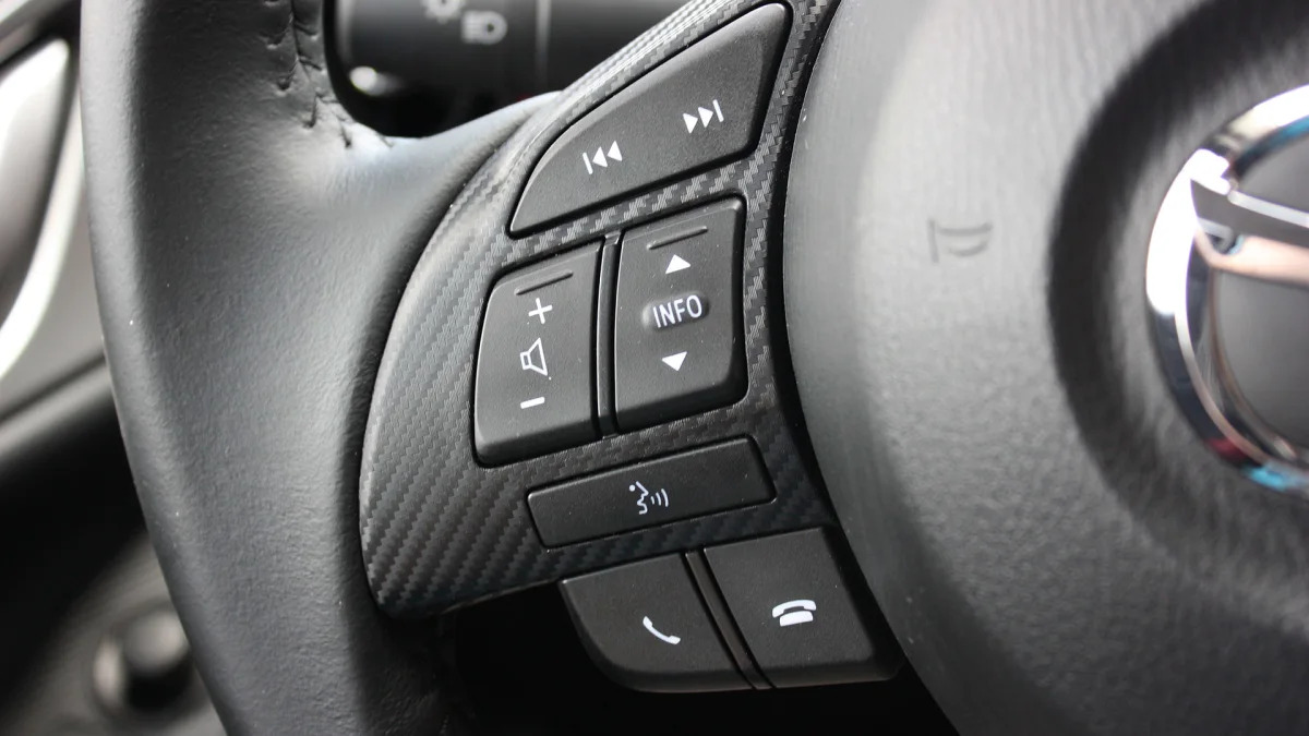 2016 Mazda CX-3 steering wheel controls