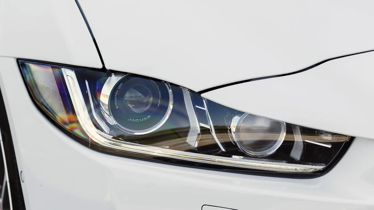 2017 Jaguar XE headlight