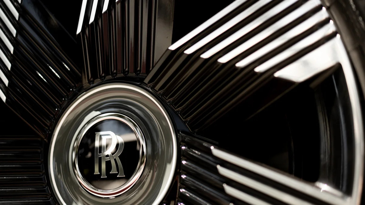 2024 Rolls-Royce Spectre in Imperial Jade wheel