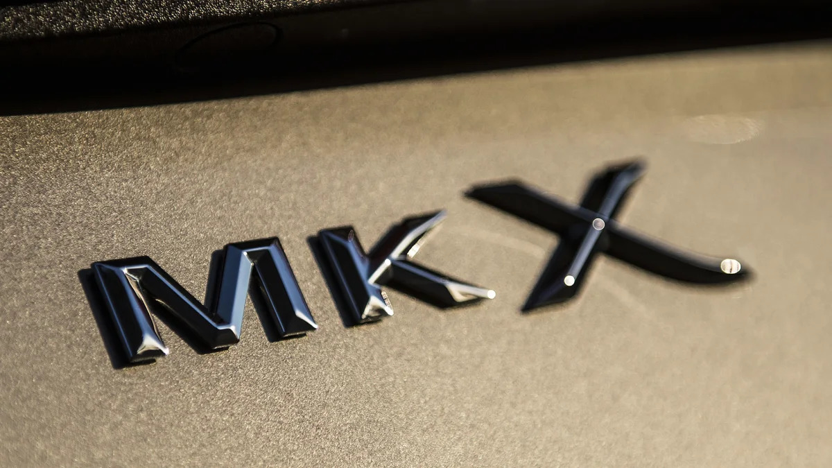 2016 Lincoln MKX badge