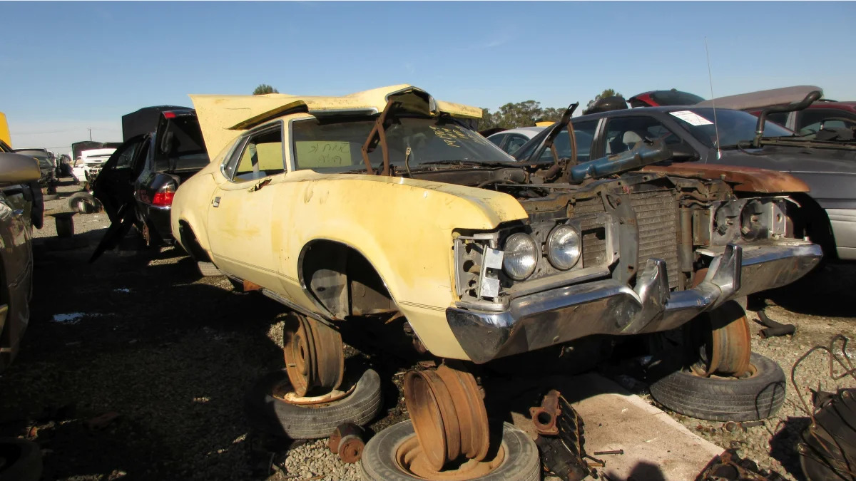 19 - 1972 Mercury Cougar XR7 in California junkyard - photo by Murilee Martin