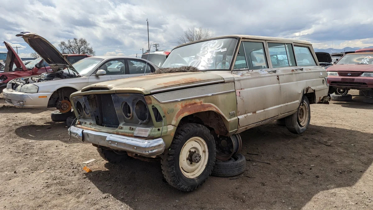 48 - 1966 Jeep Wagoneer in Colorado junkyard - photo by Murilee Martin