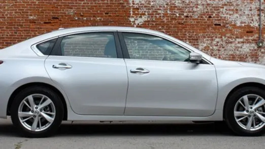 2013 Nissan Altima side view