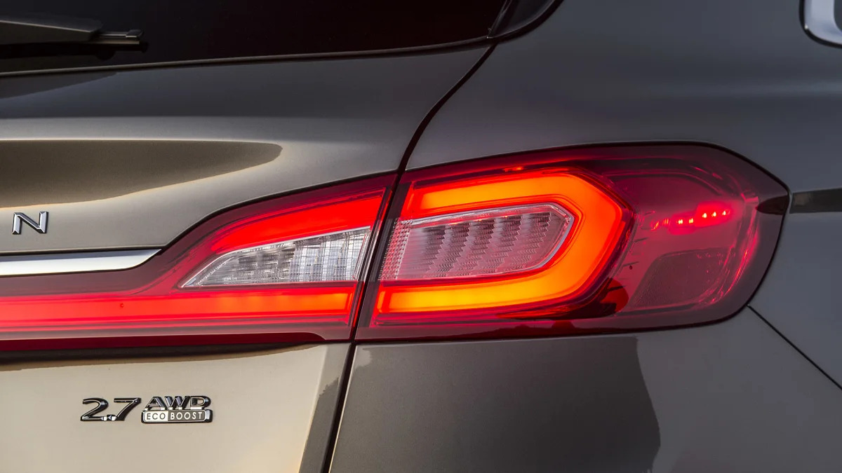 2016 Lincoln MKX taillight