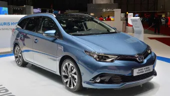 2015 Toyota Auris Hybrid: Geneva 2015