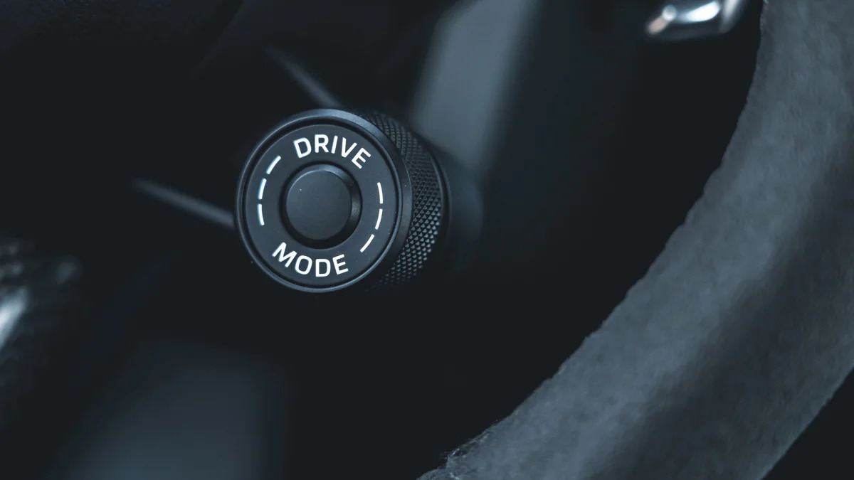 2023 Porsche Macan T wheel drive mode dial