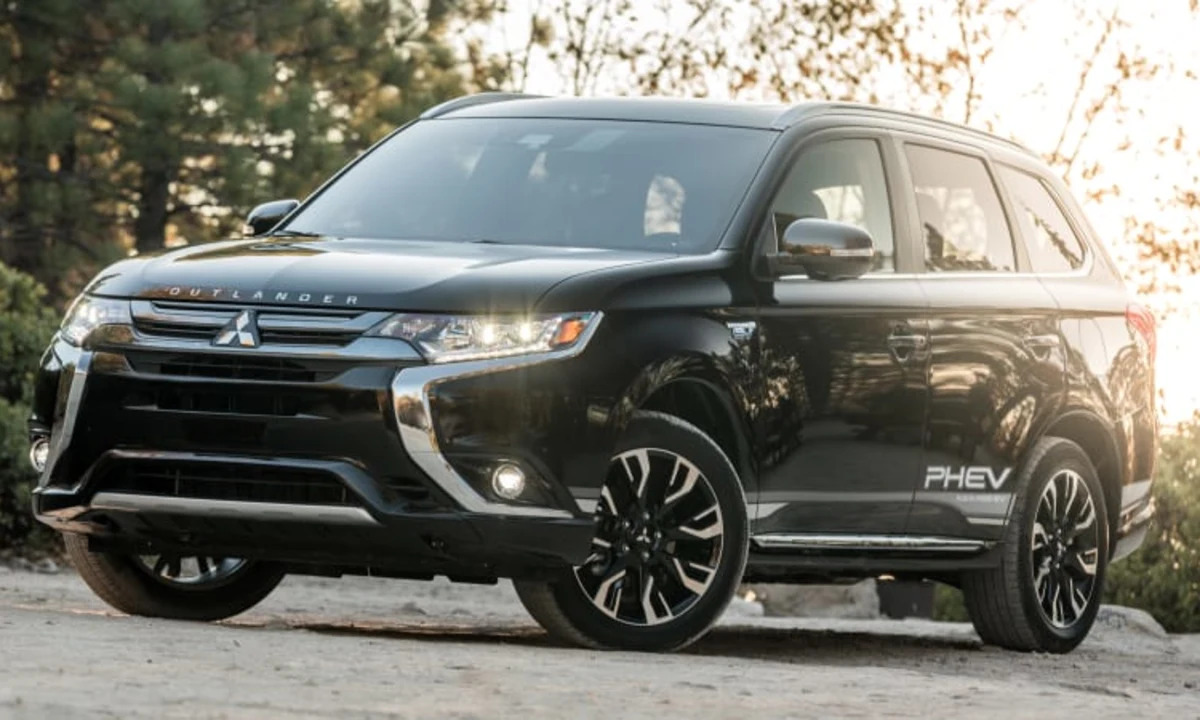 2018 Mitsubishi Outlander PHEV - The Affordable Plug-in Hybrid SUV You've  Been Waiting For