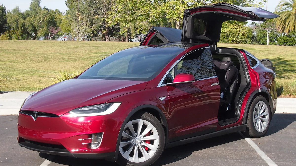 2016 Tesla Model X front 3/4 view