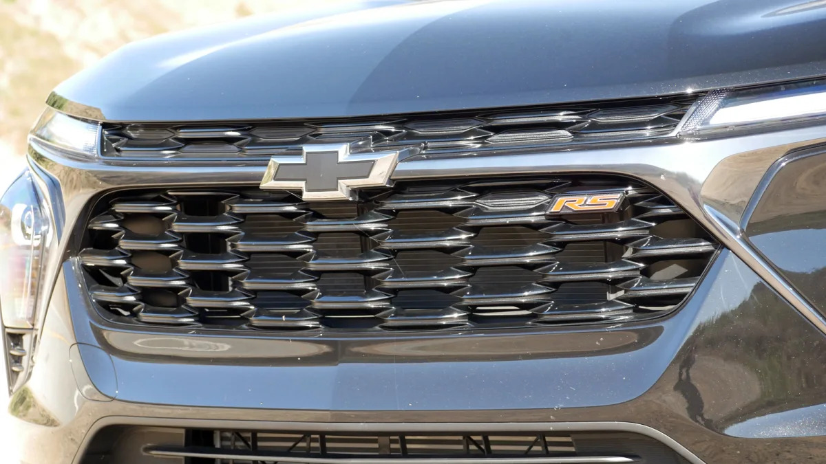2024 Chevrolet Trax 2RS grille detail