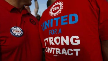 UAW embraces social media as labor talks toughen ahead of deadline