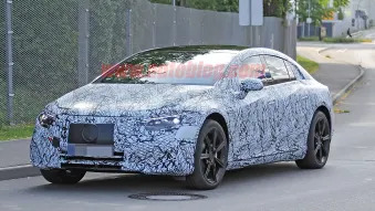 Mercedes-Benz EQS spied less camouflage
