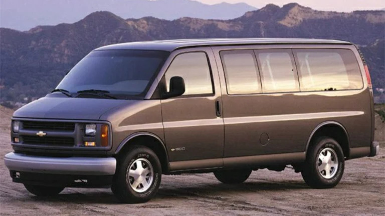 2001 Chevrolet Express Base G2500 Passenger Van