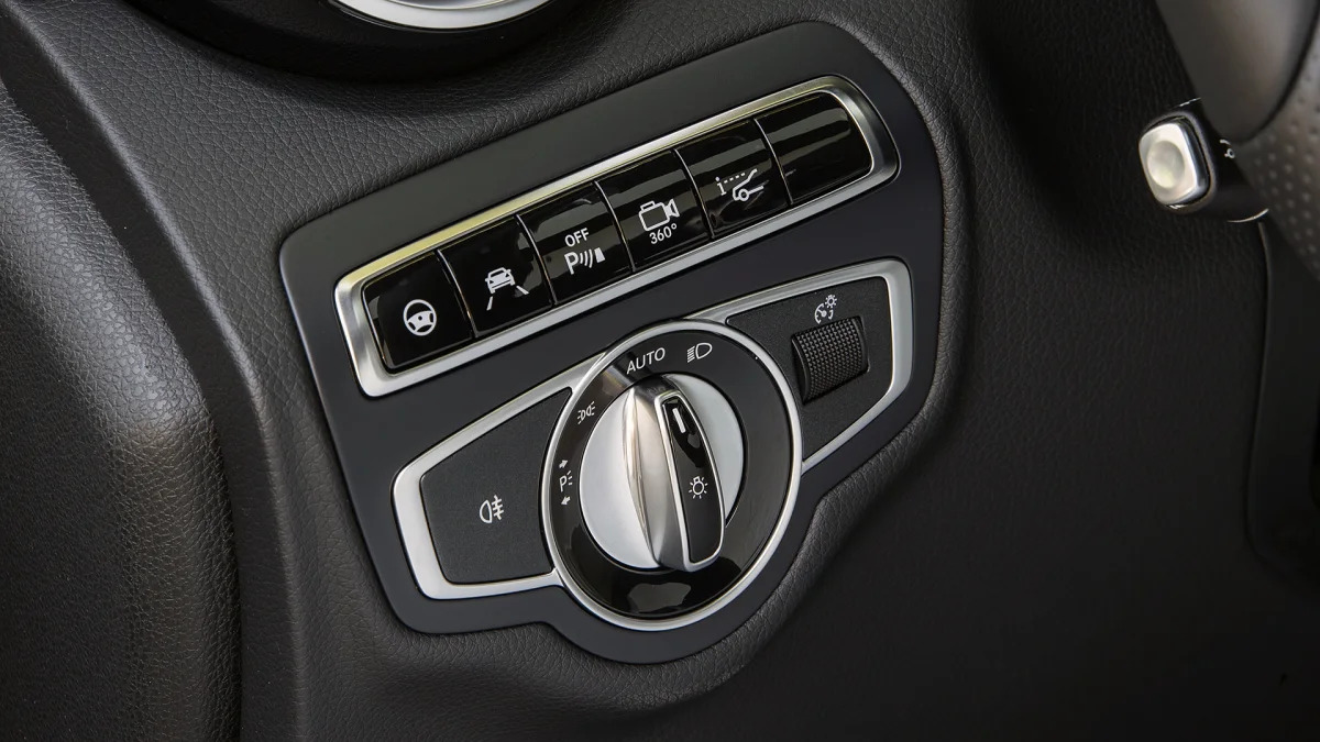 2017 Mercedes-Benz GLC300 Coupe headlight controls