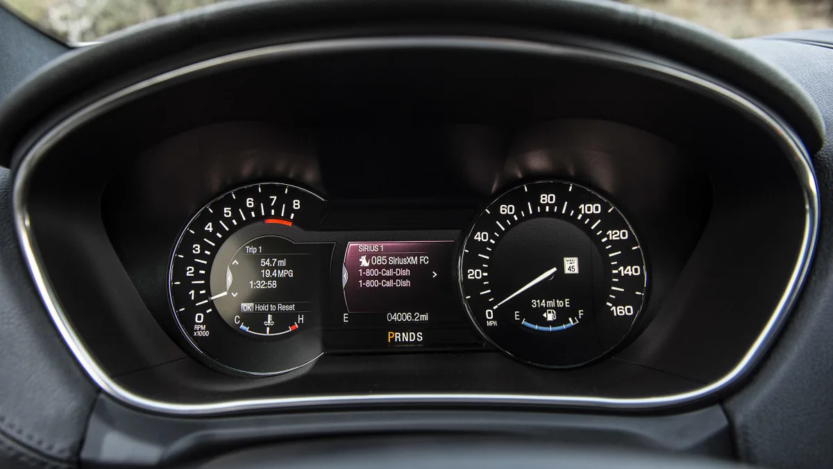 2016 Lincoln MKX gauges