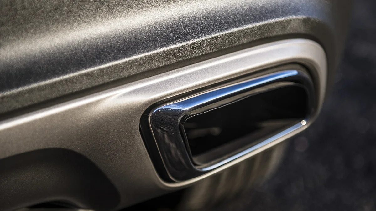 2016 Lincoln MKX exhaust tip