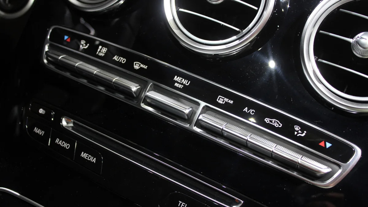 2016 Mercedes-Benz GLC 250d console buttons.