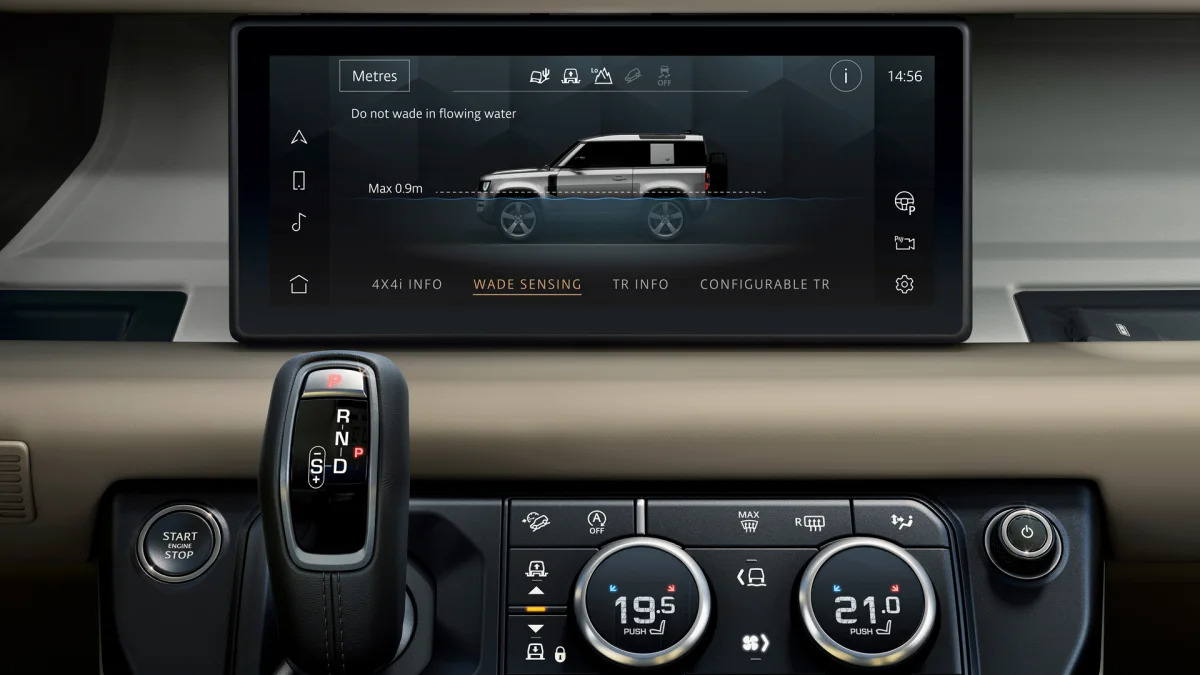 2020 Land Rover Defender 110 interior screen 6