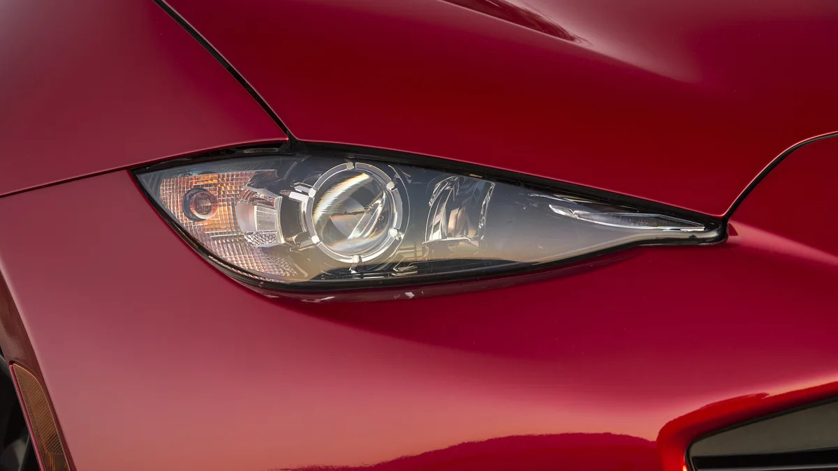 2016 Mazda MX-5 Miata Club headlight