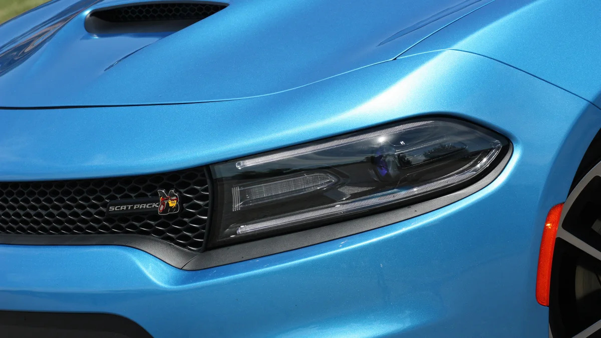 2015 Dodge Charger R/T Scat Pack headlights