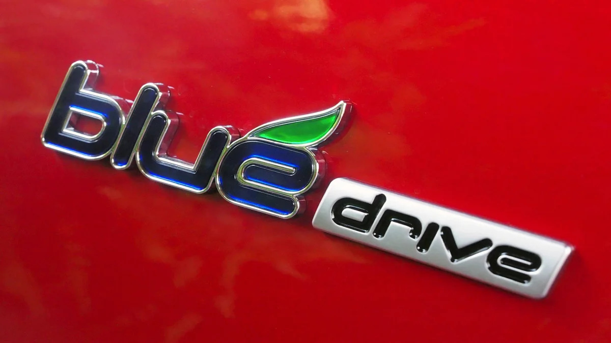 2016 Hyundai Sonata Hybrid badge