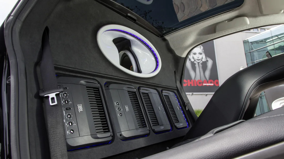 smart forgigs fortwo city coupe with jbl sound system detail