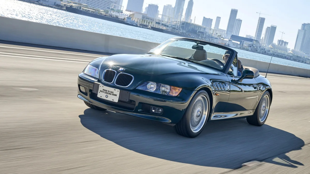 BMW Z3 1.9 action front three quarter angled