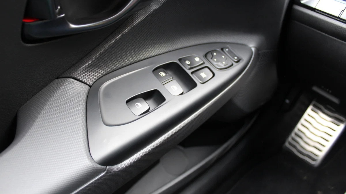 2022 Hyundai Veloster N - driver armrest controls