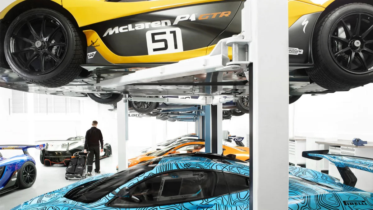 McLaren P1 GTR Workshop lifts