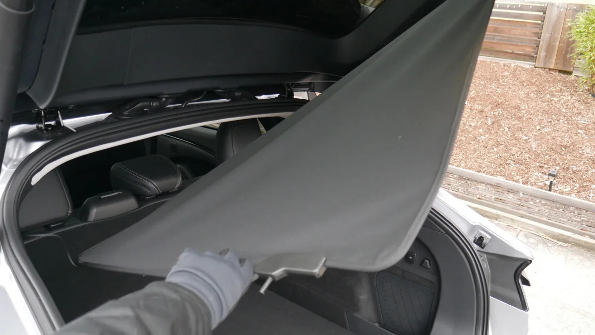 2021 Ford Mustang MachE luggage test cargo cover remove
