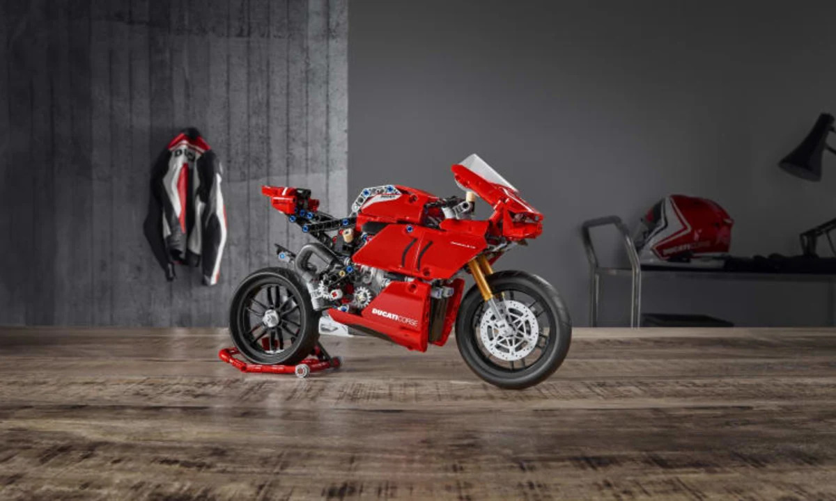 LEGO Technic: arriva la Ducati Panigale V4 R 