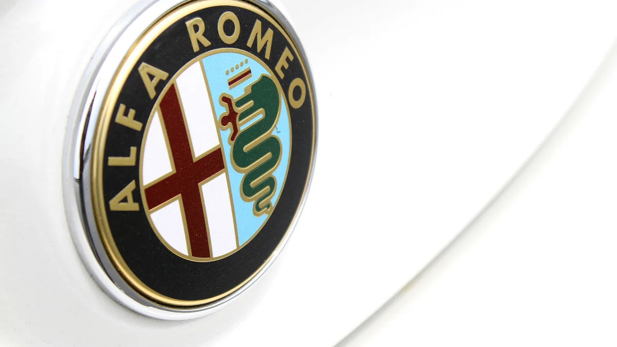 2015 Alfa Romeo 4C Spider badge