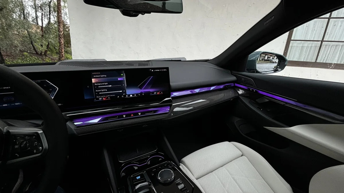 2024 BMW i5 eDrive40 dash lighting Lavender