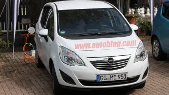 Spy Shots: Opel Meriva EV